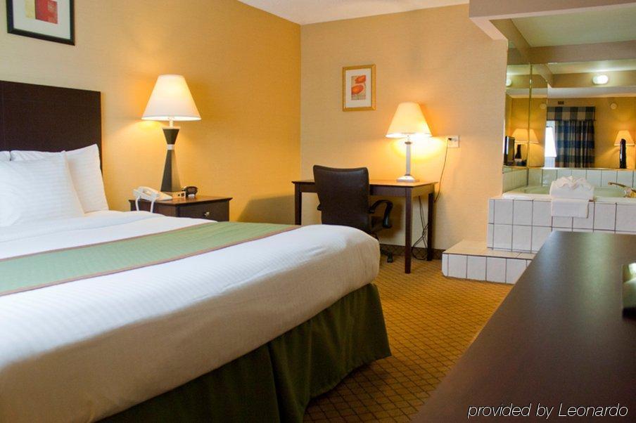 Plaza Hotel & Suites - О-Клэр Экстерьер фото