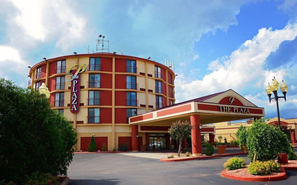 Plaza Hotel & Suites - О-Клэр Экстерьер фото