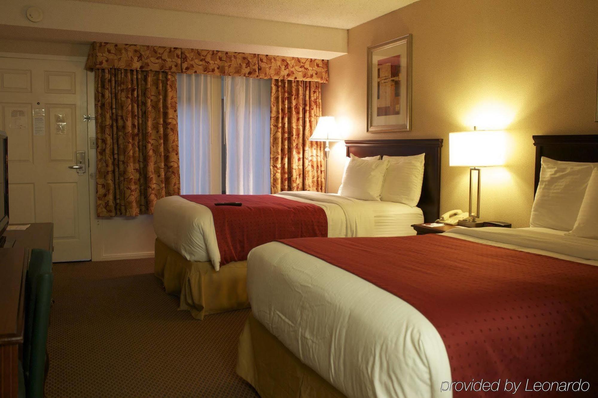Plaza Hotel & Suites - О-Клэр Экстерьер фото